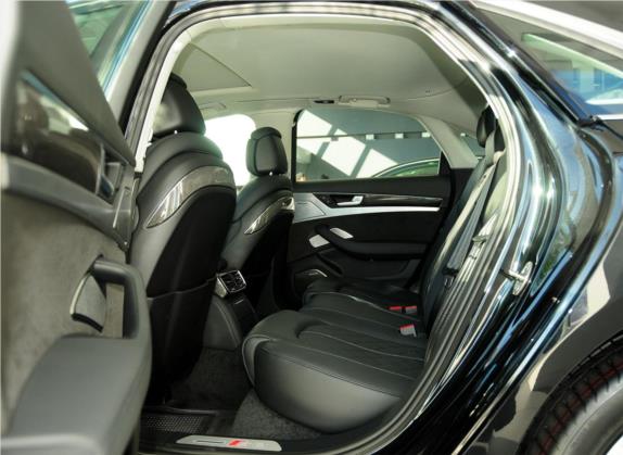 奥迪S8 2013款 S8 4.0TFSI quattro 车厢座椅   后排空间