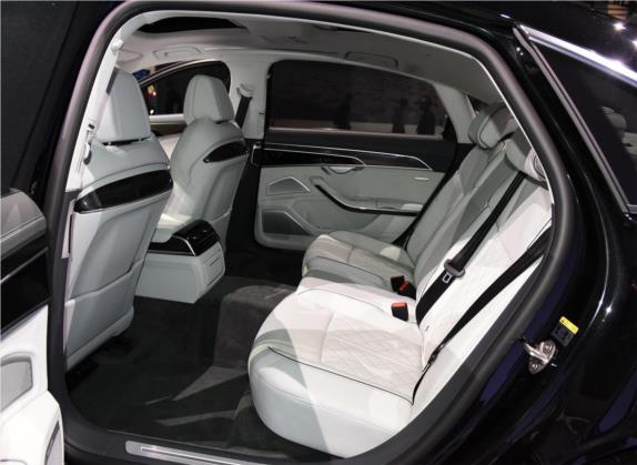 奥迪S8 2023款 S8L 4.0TFSI quattro 车厢座椅   后排空间