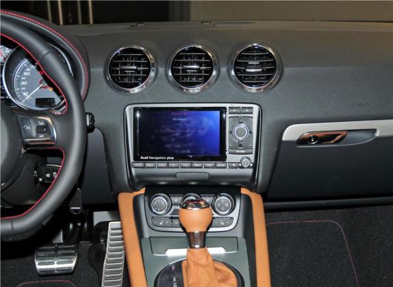 奥迪TTS 2011款 TTS Roadster 2.0TFSI quattro 中控类   中控台