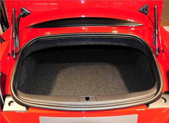 奥迪TTS 2011款 TTS Roadster 2.0TFSI quattro 车厢座椅   后备厢
