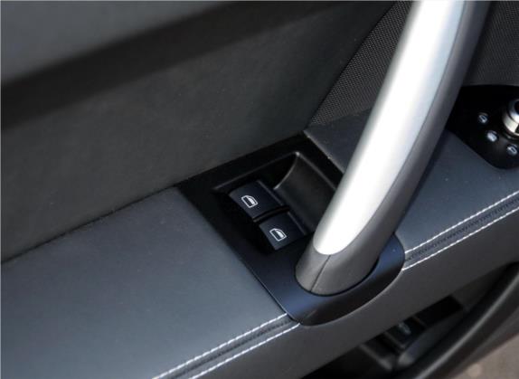 奥迪TTS 2013款 TTS Coupe 2.0TFSI quattro 车厢座椅   门窗控制