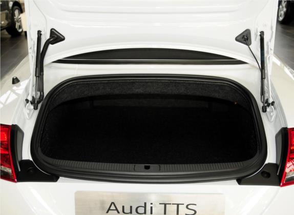 奥迪TTS 2013款 TTS Roadster 2.0TFSI quattro 车厢座椅   后备厢