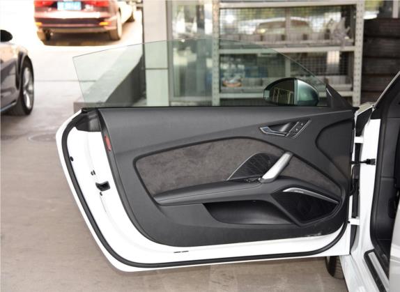 奥迪TTS 2017款 TTS Coupe 2.0TFSI quattro 车厢座椅   前门板
