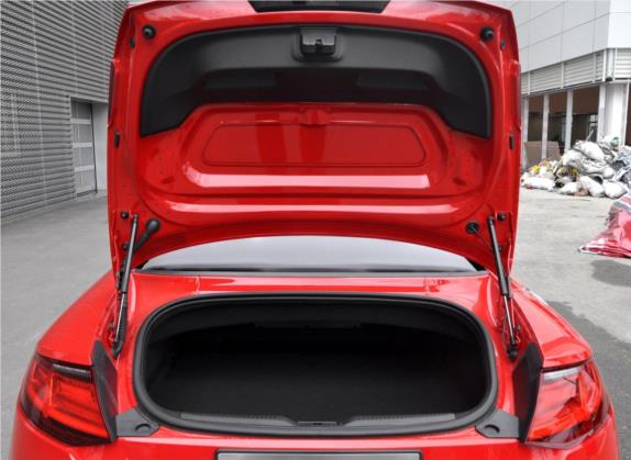奥迪TTS 2017款 TTS Roadster 2.0TFSI quattro 车厢座椅   后备厢