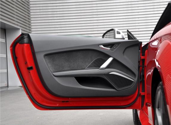 奥迪TTS 2017款 TTS Roadster 2.0TFSI quattro 车厢座椅   前门板