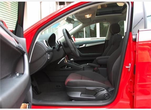 奥迪A3(进口) 2010款 Sportback 1.4T 舒适型 车厢座椅   前排空间