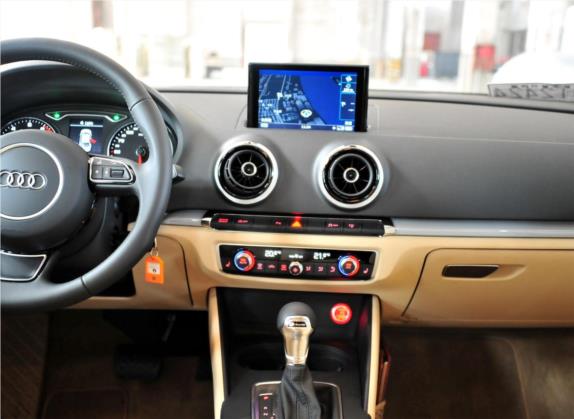 奥迪A3(进口) 2014款 Limousine 40 TFSI S line 豪华型 中控类   中控台