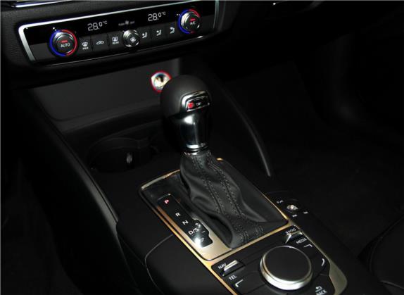 奥迪A3(进口) 2014款 Sportback 40 TFSI S line 舒适型 中控类   挡把
