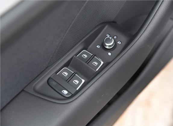 奥迪A3(进口) 2015款 Sportback 45 TFSI S line 运动型 车厢座椅   门窗控制