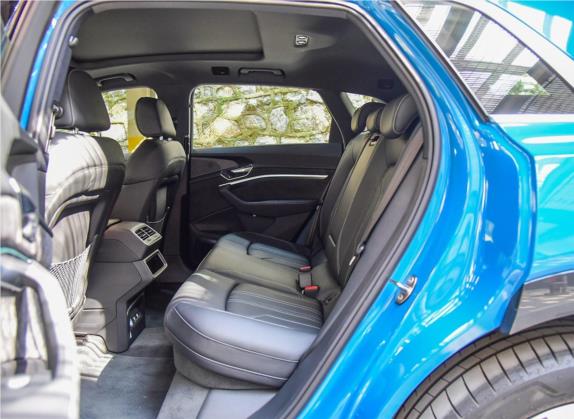 奥迪e-tron(进口) 2019款 55 quattro 全球限量版Edition 1 车厢座椅   后排空间