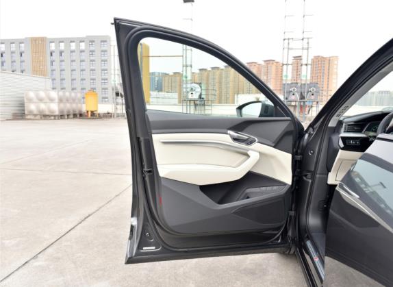 奥迪e-tron(进口) 2022款 Sportback 55 quattro 豪华型 车厢座椅   前门板