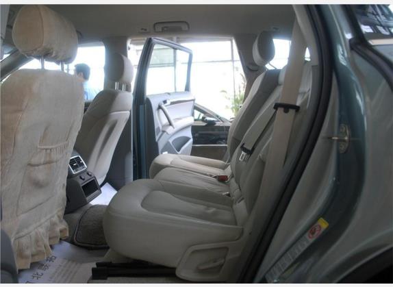 奥迪Q7 2006款 4.2 FSI quattro 技术型 车厢座椅   后排空间