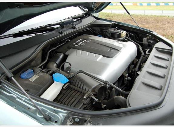奥迪Q7 2006款 3.0 TDI quattro 其他细节类   发动机舱