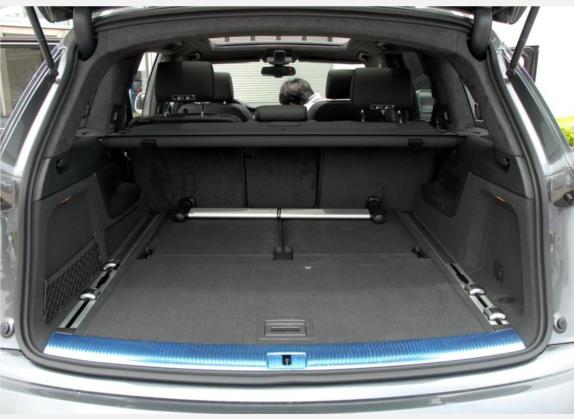 奥迪Q7 2010款 6.0 V12 TDI旗舰型 车厢座椅   后备厢