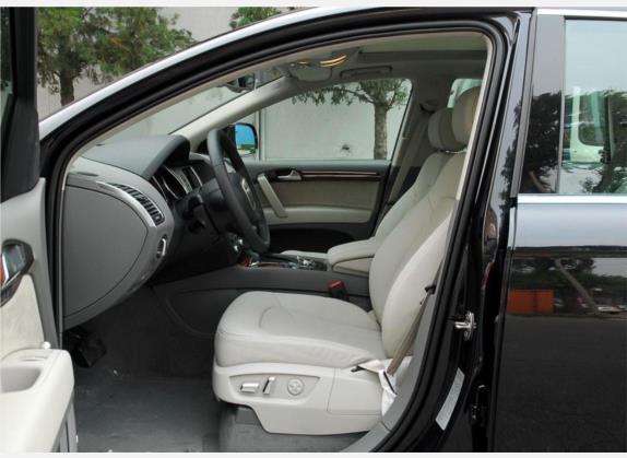 奥迪Q7 2010款 3.6 FSI quattro 技术型 车厢座椅   前排空间