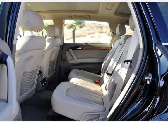 奥迪Q7 2010款 3.0 TDI quattro 领先型 车厢座椅   后排空间