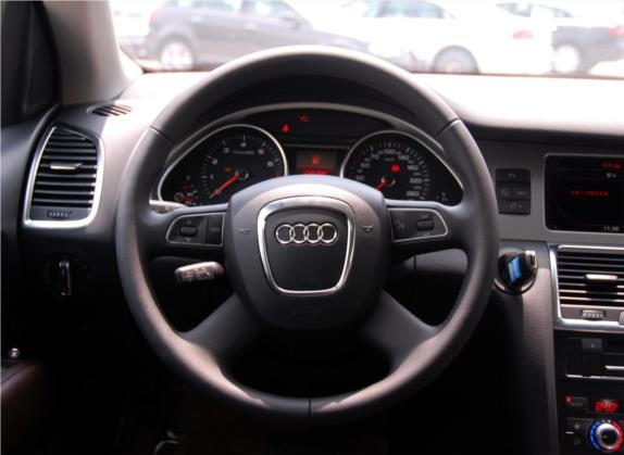 奥迪Q7 2011款 3.0 TFSI 进取型(200kW) 中控类   驾驶位