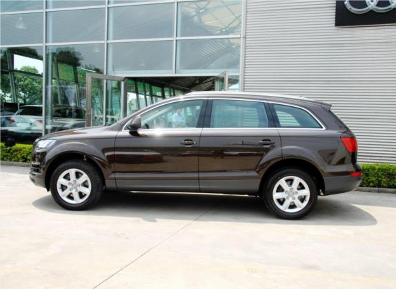 奥迪Q7 2011款 3.0 TFSI 进取型(200kW) 外观   正侧