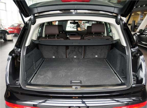 奥迪Q7 2014款 35 TFSI 越野型 车厢座椅   后备厢