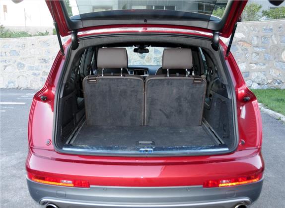 奥迪Q7 2014款 40 TFSI 越野型 车厢座椅   后备厢