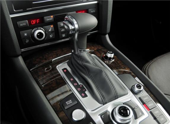 奥迪Q7 2015款 40 TFSI 典藏型 中控类   挡把