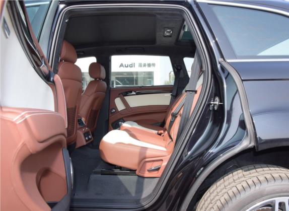奥迪Q7 2015款 40 TFSI 尊藏型 车厢座椅   后排空间