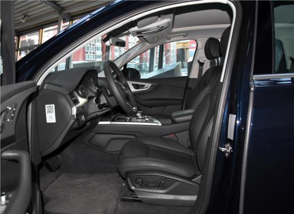 奥迪Q7 2016款 40 TFSI 舒适型 车厢座椅   前排空间