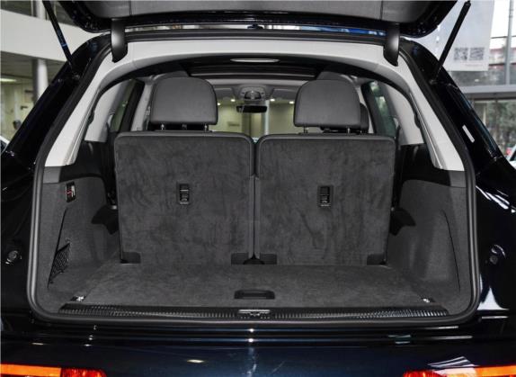 奥迪Q7 2016款 40 TFSI 舒适型 车厢座椅   后备厢