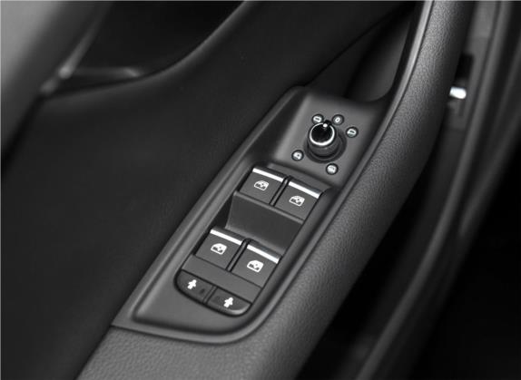 奥迪Q7 2016款 40 TFSI 舒适型 车厢座椅   门窗控制