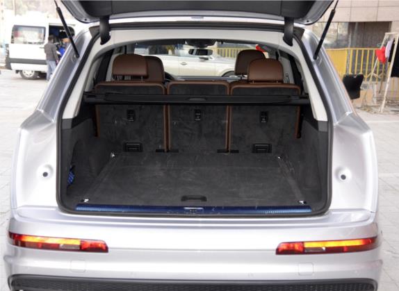 奥迪Q7 2016款 40 TFSI S line运动型 车厢座椅   后备厢