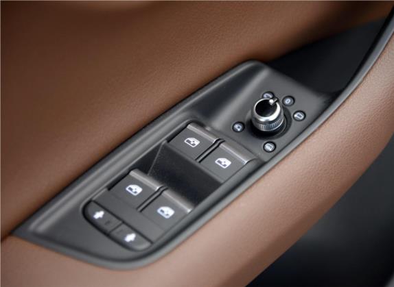 奥迪Q7 2016款 40 TFSI S line运动型 车厢座椅   门窗控制