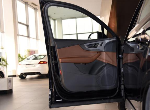 奥迪Q7 2016款 45 TFSI 技术型 车厢座椅   前门板