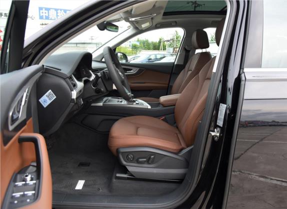 奥迪Q7 2018款 40 TFSI 舒适型 车厢座椅   前排空间