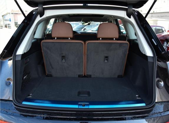 奥迪Q7 2018款 45 TFSI 技术型 车厢座椅   后备厢
