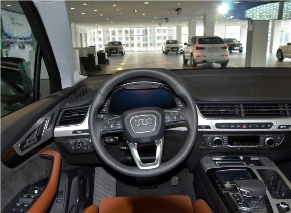 奥迪Q7 2018款 45 TFSI 尊贵型 中控类   驾驶位
