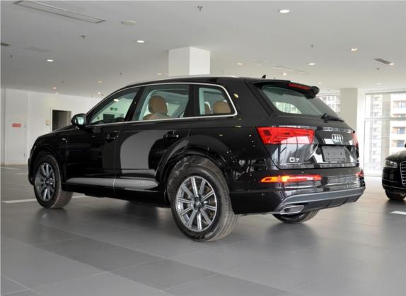 奥迪Q7 2018款 45 TFSI 尊贵型 外观   斜后