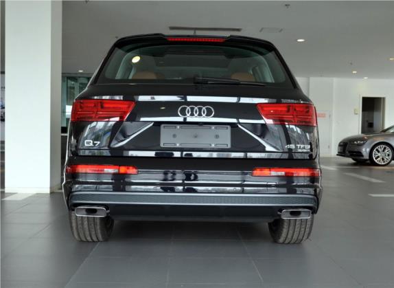 奥迪Q7 2018款 45 TFSI 尊贵型 外观   正后