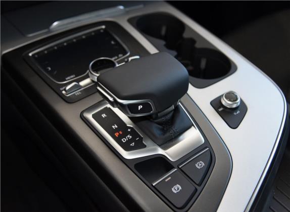 奥迪Q7 2019款 45 TFSI 舒适型 中控类   挡把
