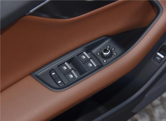 奥迪Q7 2019款 45 TFSI S line运动型 车厢座椅   门窗控制