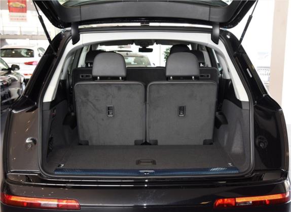 奥迪Q7 2019款 55 TFSI 技术型 车厢座椅   后备厢
