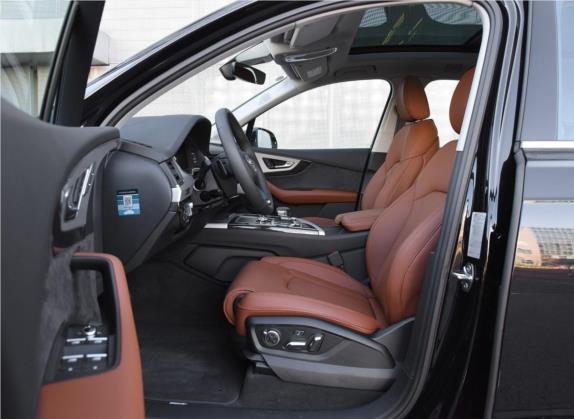 奥迪Q7 2019款 55 TFSI 尊贵型 车厢座椅   前排空间