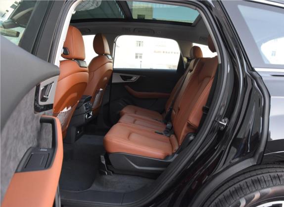 奥迪Q7 2019款 55 TFSI 尊贵型 车厢座椅   后排空间