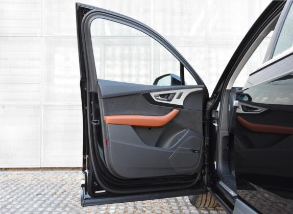 奥迪Q7 2019款 55 TFSI 尊贵型 车厢座椅   前门板