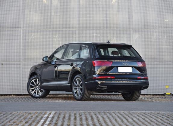 奥迪Q7 2019款 55 TFSI 尊贵型 外观   斜后