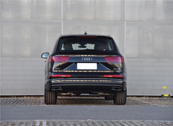 奥迪Q7 2019款 55 TFSI 尊贵型 外观   正后