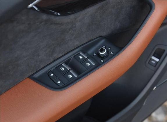 奥迪Q7 2019款 55 TFSI 尊贵型 车厢座椅   门窗控制