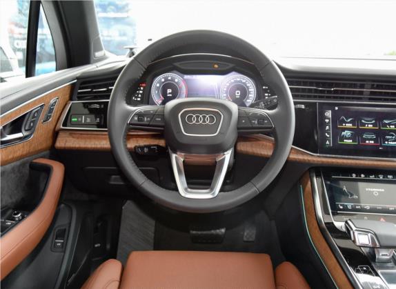 奥迪Q7 2020款 55 TFSI quattro 至尊专享版 中控类   驾驶位