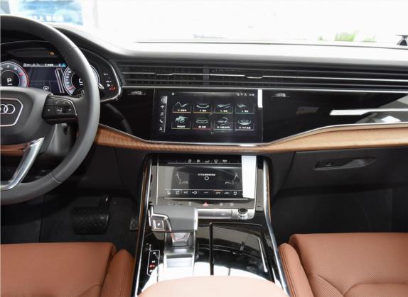 奥迪Q7 2020款 55 TFSI quattro 至尊专享版 中控类   中控台