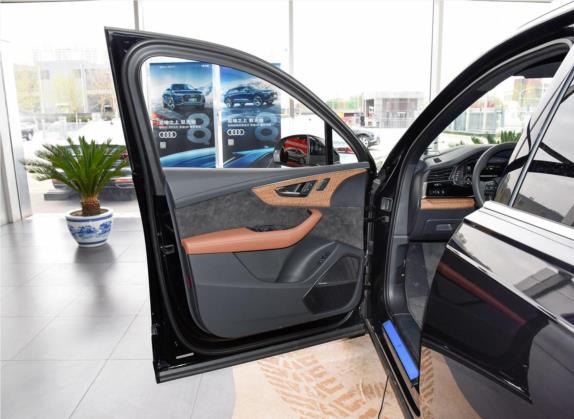 奥迪Q7 2020款 55 TFSI quattro 至尊专享版 车厢座椅   前门板