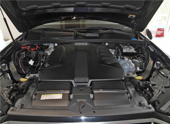 奥迪Q7 2020款 45 TFSI quattro S line运动限量版 其他细节类   发动机舱